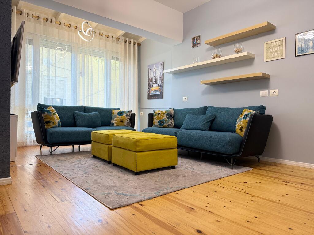 APARTAMENT 2+1 me QIRA DITORE tek "LURA 1" - GJIRI LALZIT