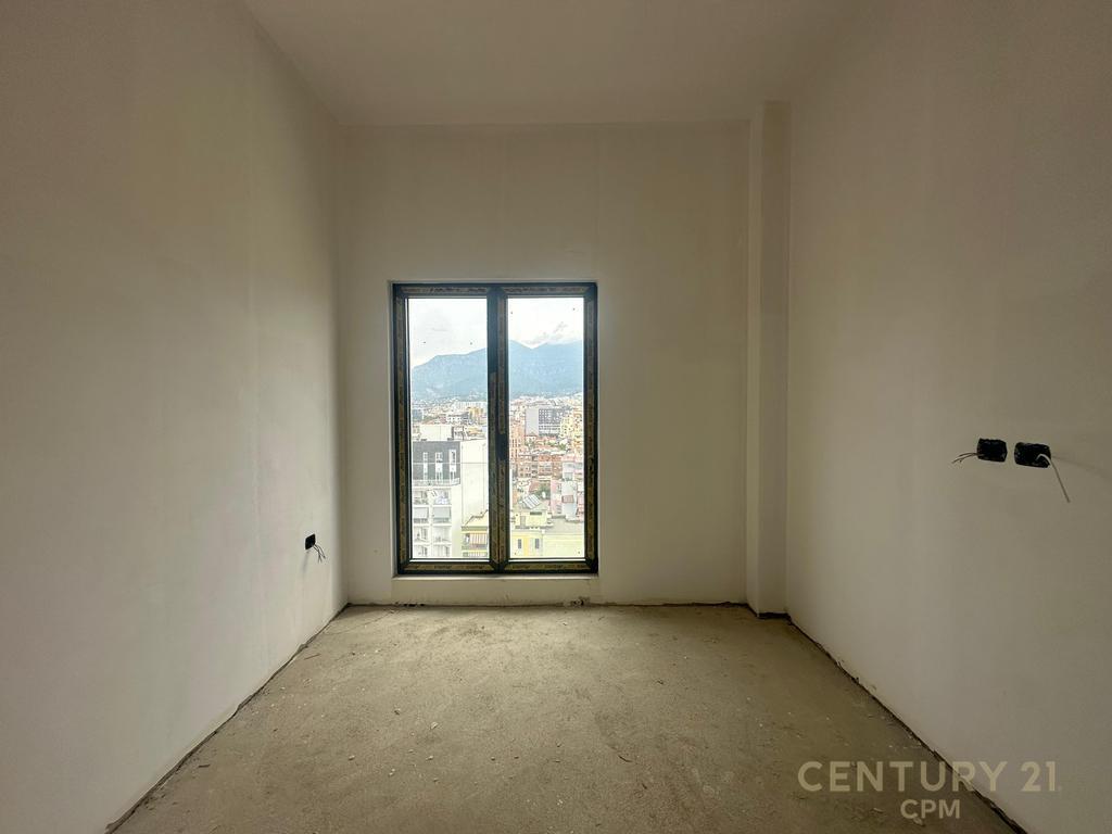 For sale Penthouse 3+1+2 on Barrikadave Street, Tirana