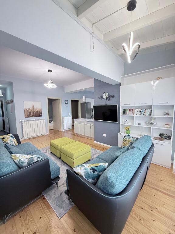APARTAMENT 2+1 me QIRA DITORE tek "LURA 1" - GJIRI LALZIT
