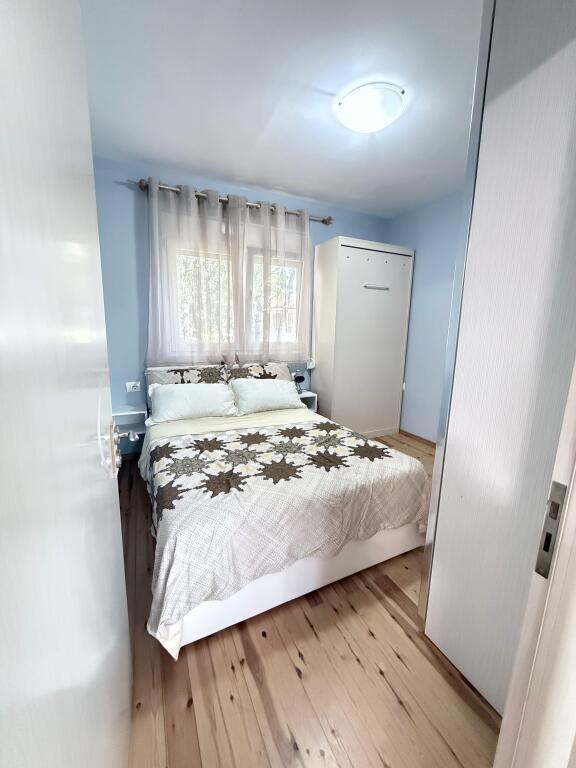 APARTAMENT 2+1 me QIRA DITORE tek "LURA 1" - GJIRI LALZIT