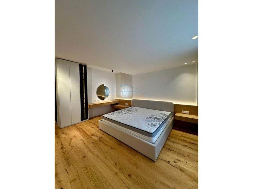 For sale, Penthouse, Liqeni i Thatë, Tirana.