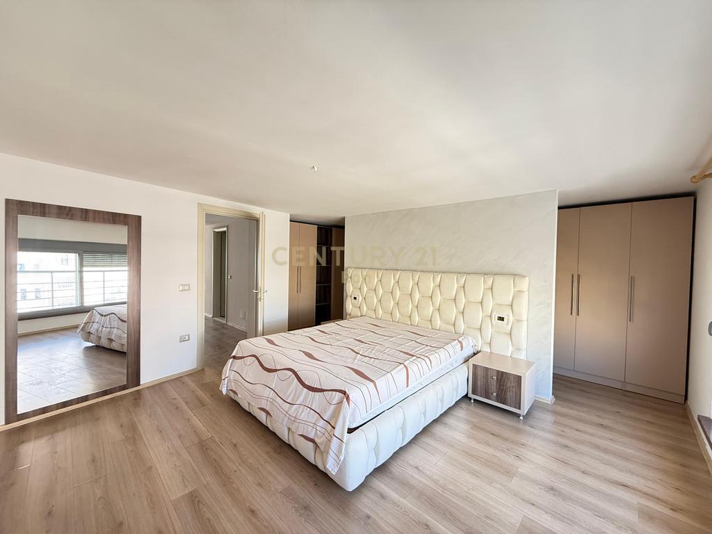 VENDESI SUPER DUPLEX PENTHOUSE CON VISTA MARE INSIEME A GARAGE NELLA SPIAGGIA, DURRES!