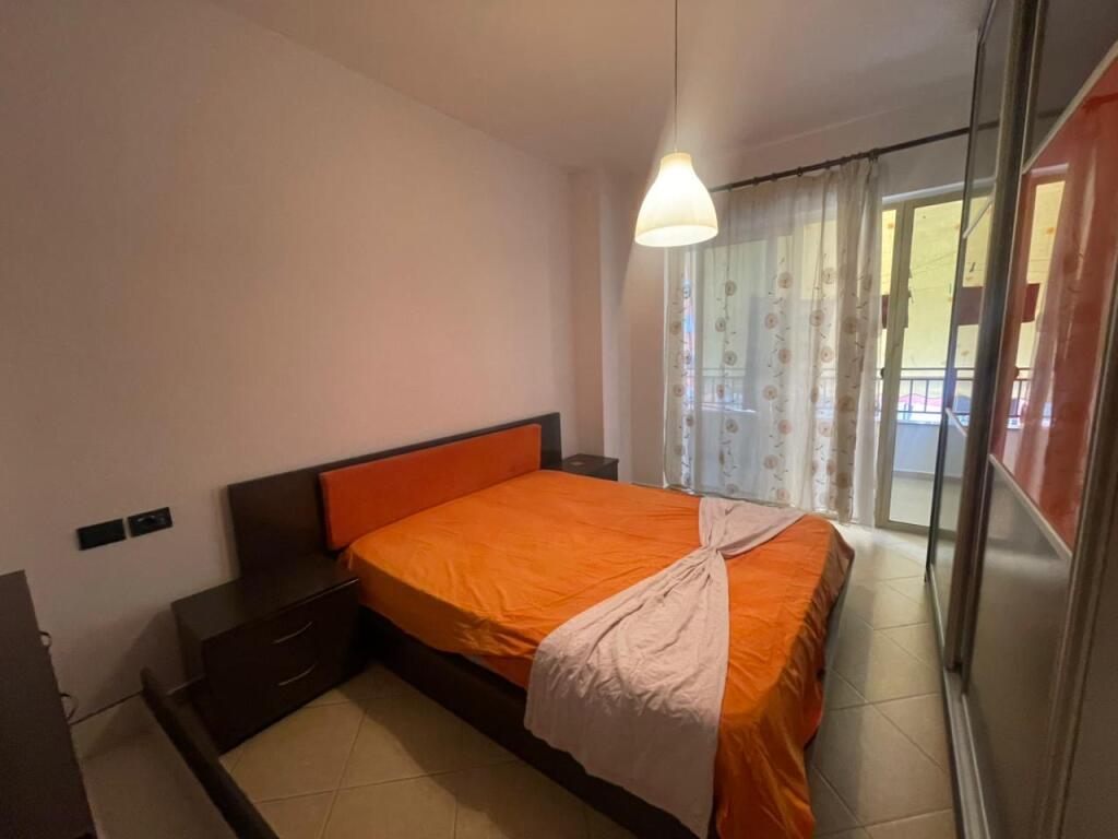 Apartament 2+1 me qera astir