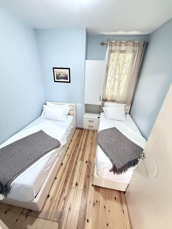 APARTAMENT 2+1 me QIRA DITORE tek "LURA 1" - GJIRI LALZIT