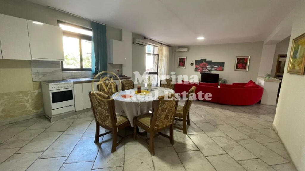 Rent, private entrance 2+1, Red School