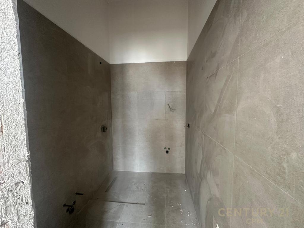 For sale Penthouse 3+1+2 on Barrikadave Street, Tirana