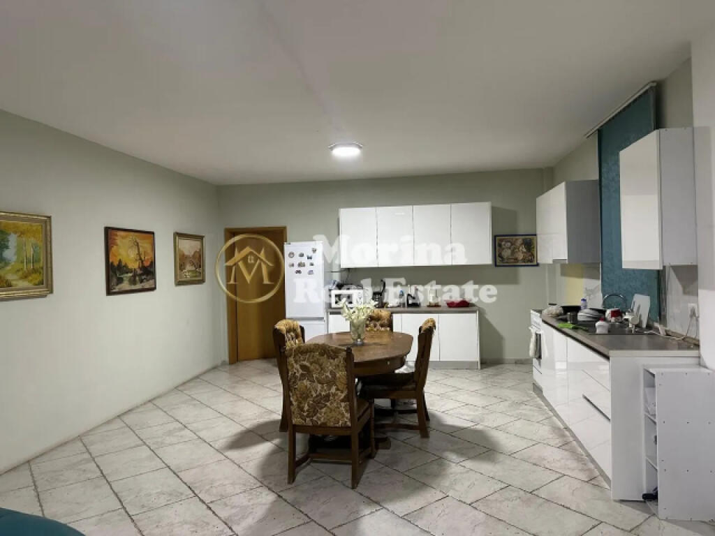 Rent, private entrance 2+1, Red School