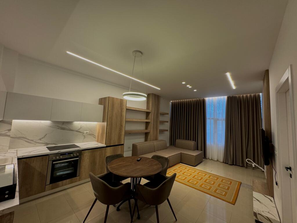 Apartament për qira 1+1 Rruga Ferrit Xhajko