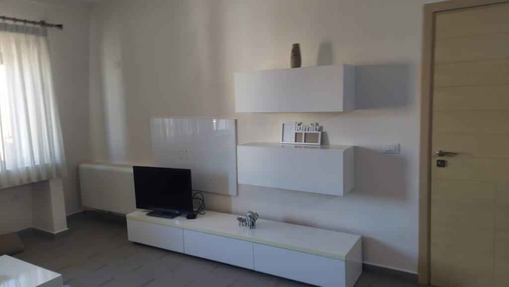 Super apartament 2+1+garazhd për qira mbraoa hotel Mondialit