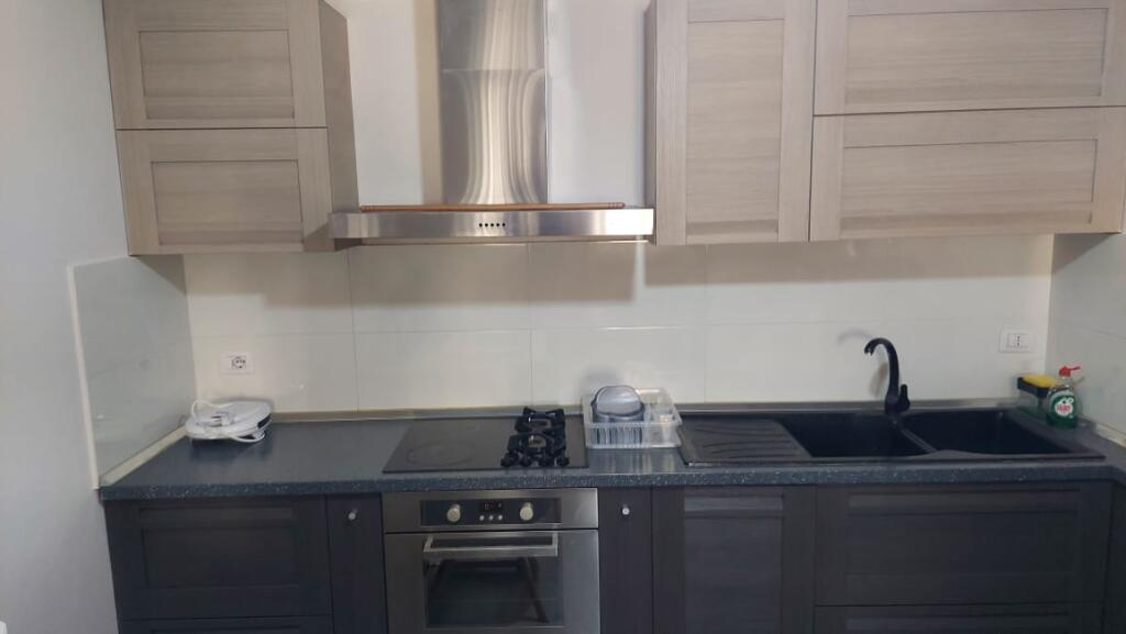 Super apartament 2+1+garazhd për qira mbraoa hotel Mondialit