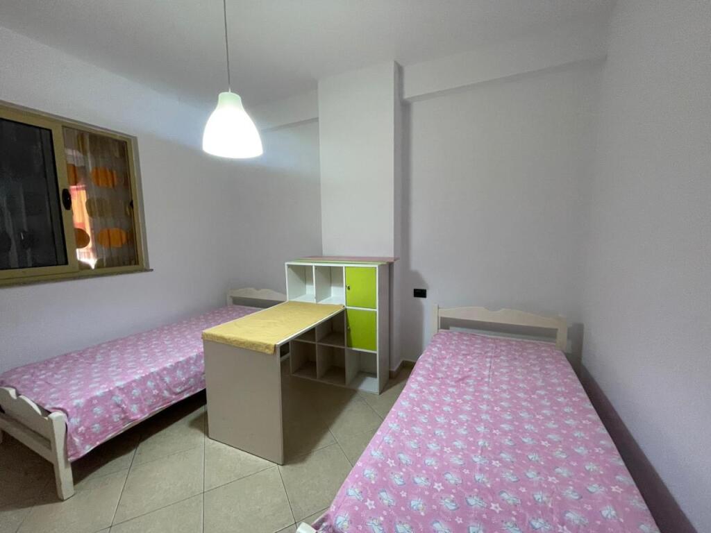 Apartament 2+1 me qera astir