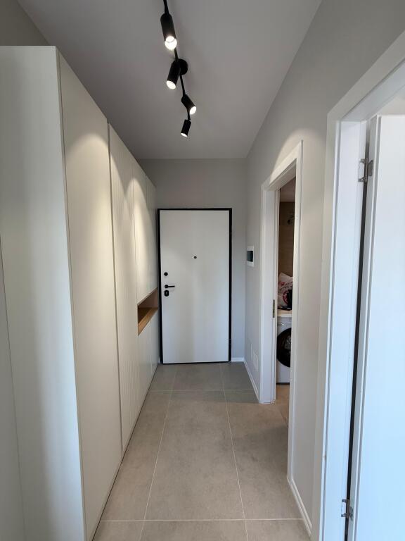 Apartament 1+1 me Post Parkimi – Me Qira TEK BULEVARDI I RI