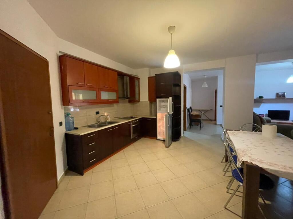 Apartament 2+1 me qera astir