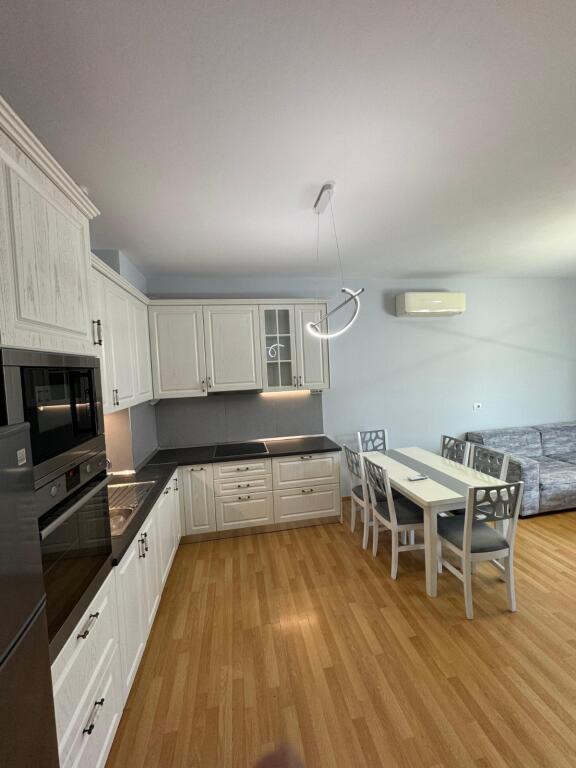 Apartament 2+1 me qira tek 21 dhjetori