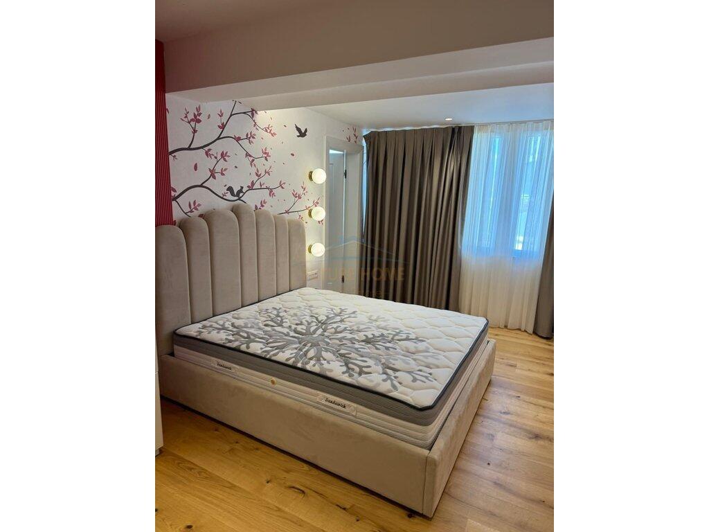 For sale, Penthouse, Liqeni i Thatë, Tirana.