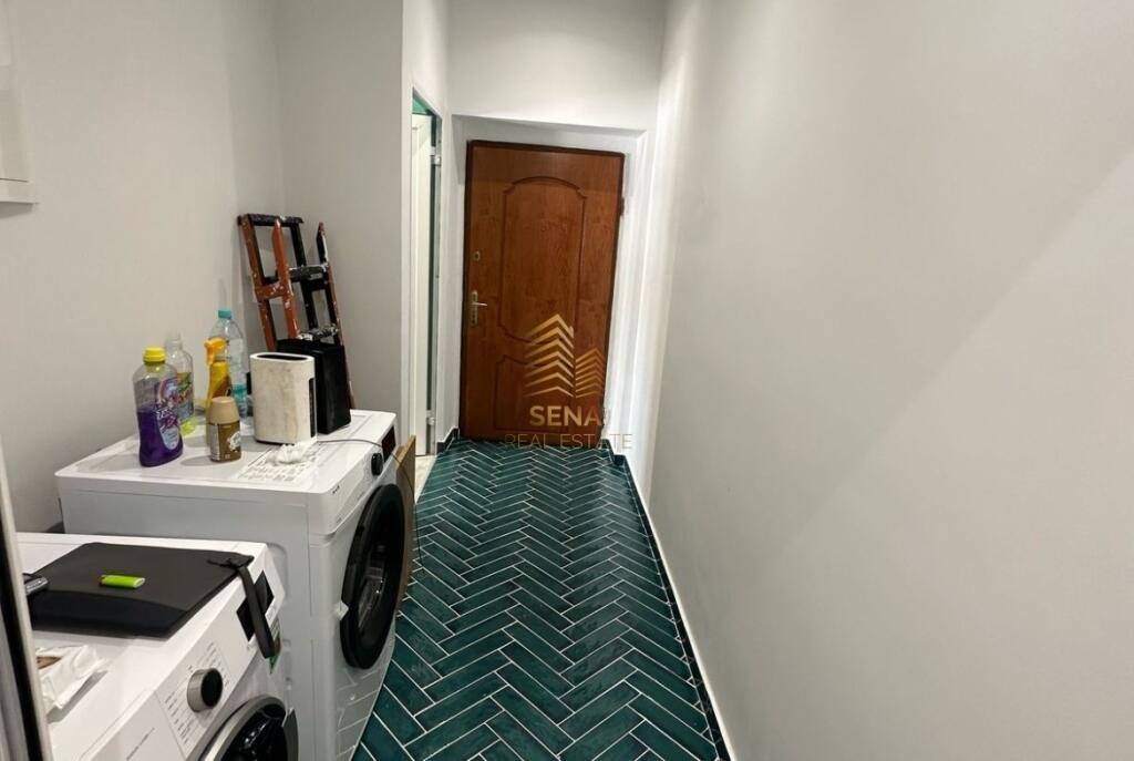 Shitet Apartament - i ndarë në 2 Garsoniere, Qendër