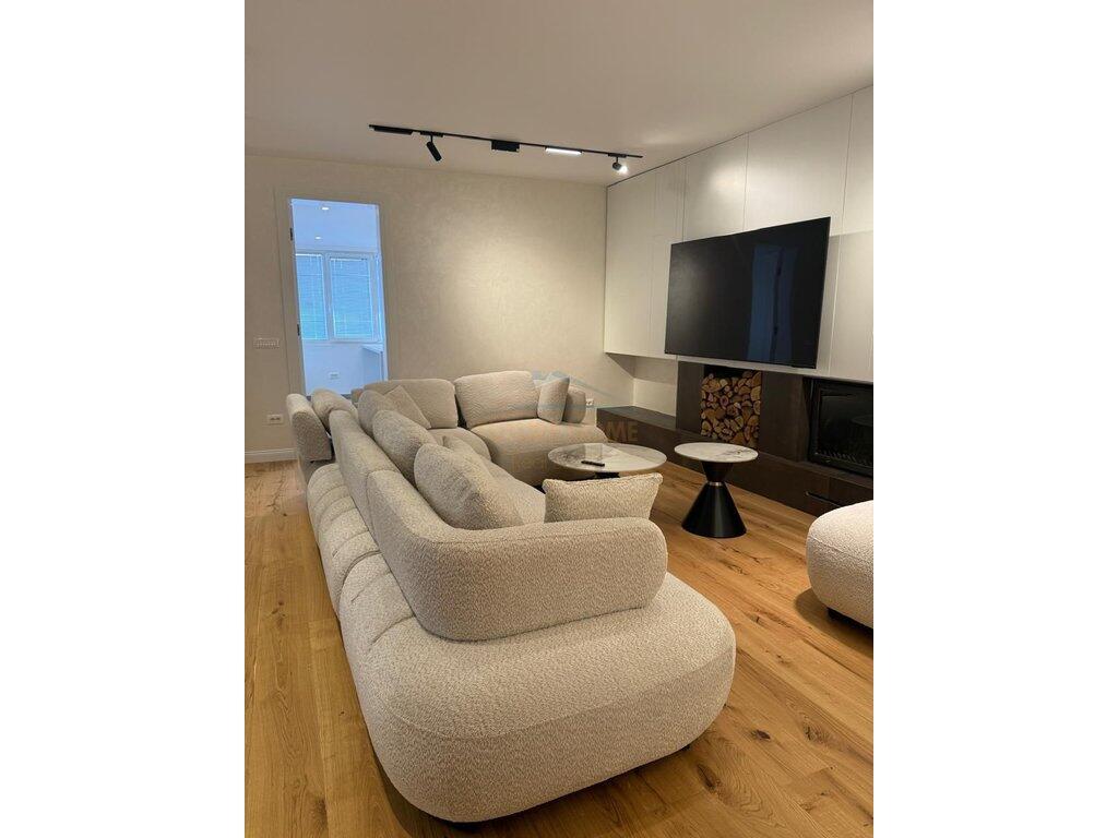 For sale, Penthouse, Liqeni i Thatë, Tirana.