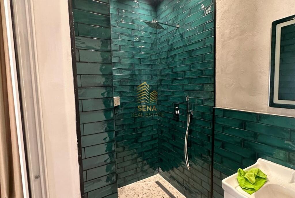 Shitet Apartament - i ndarë në 2 Garsoniere, Qendër