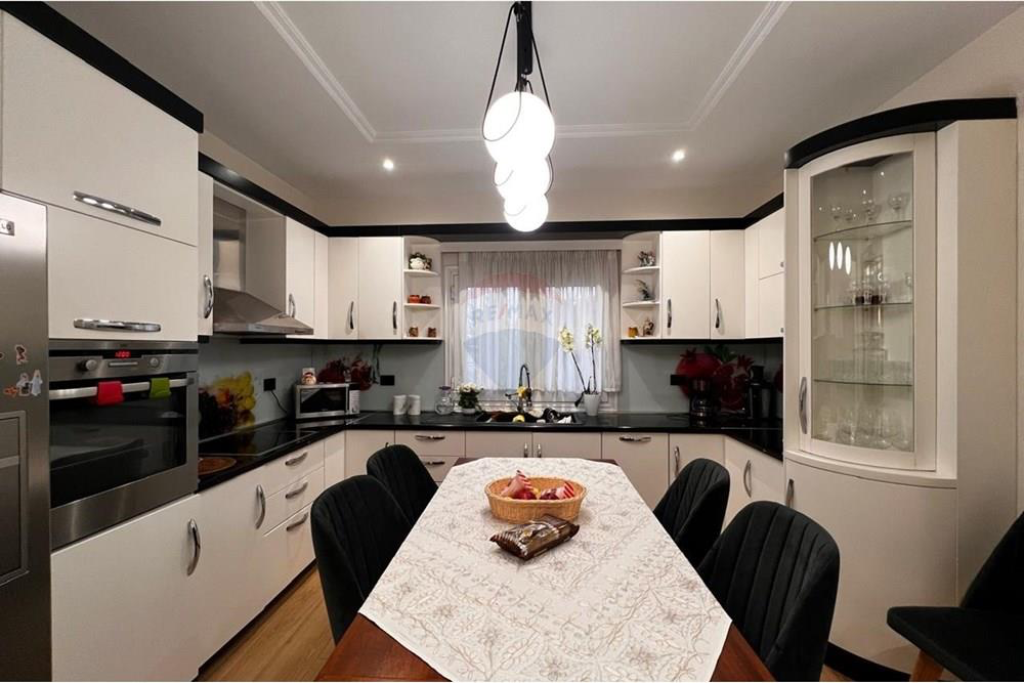 Villa for sale in Vora!
