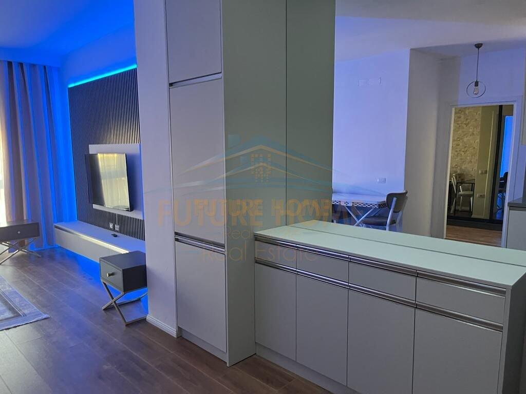 Shitet, Apartament 1+1+Post Parkimi, Rruga e Barrikadave, Tirane