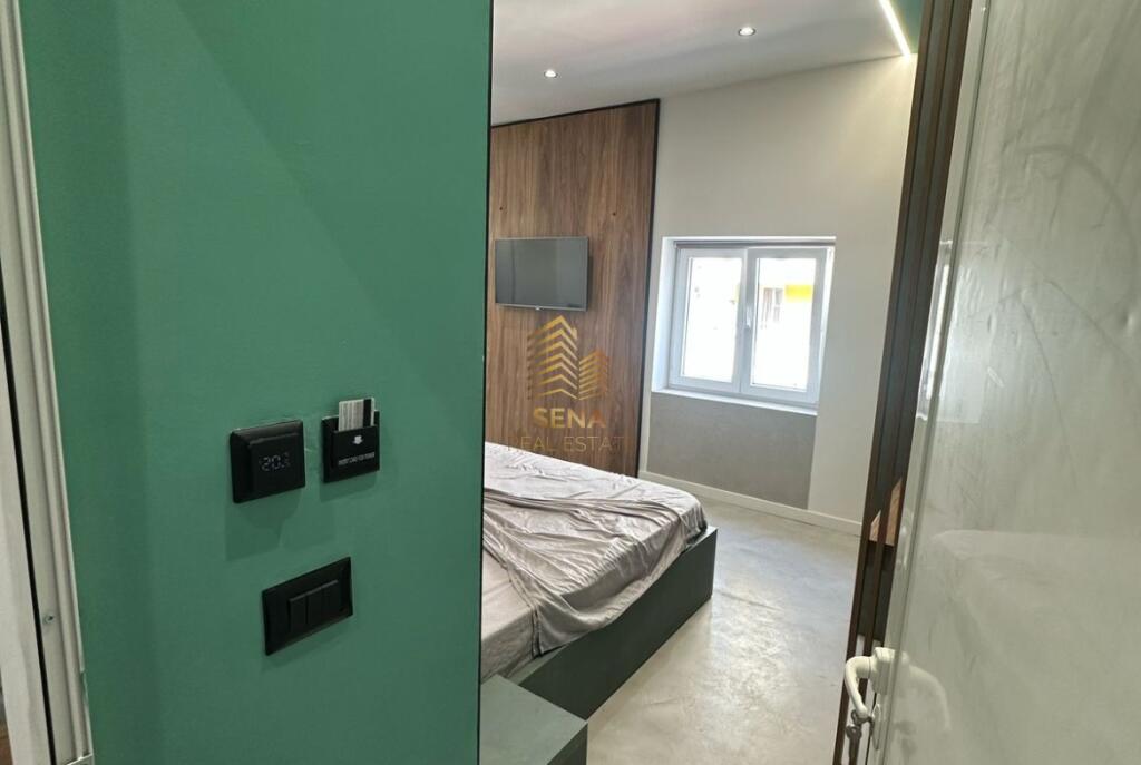 Shitet Apartament - i ndarë në 2 Garsoniere, Qendër