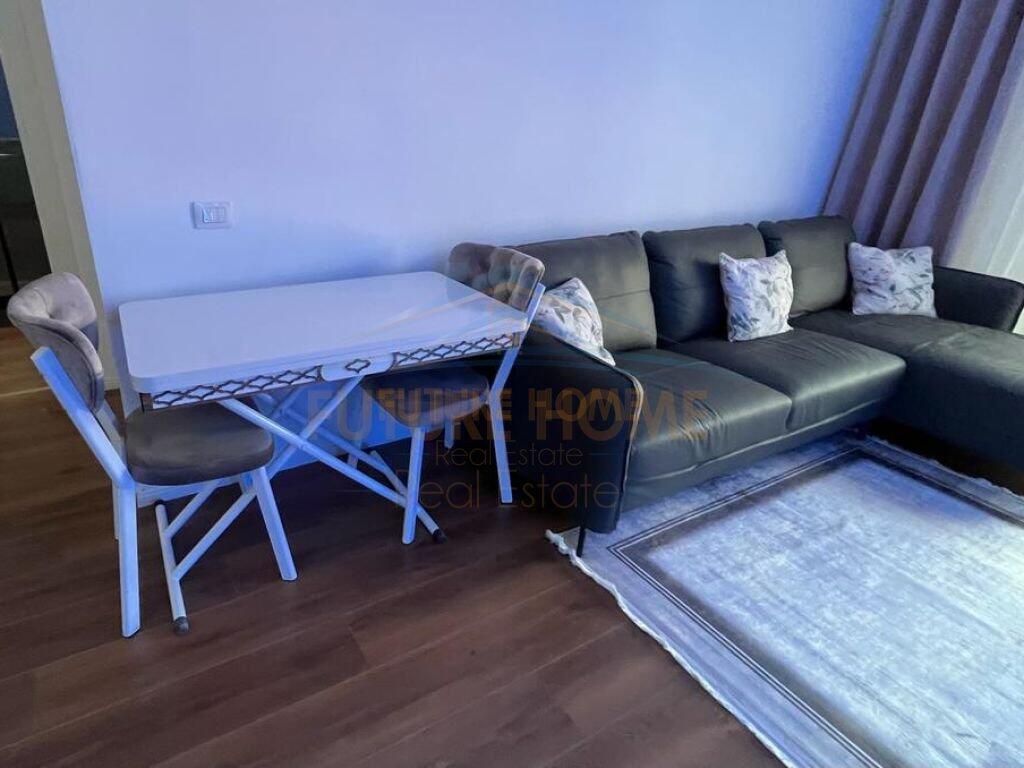 Shitet, Apartament 1+1+Post Parkimi, Rruga e Barrikadave, Tirane