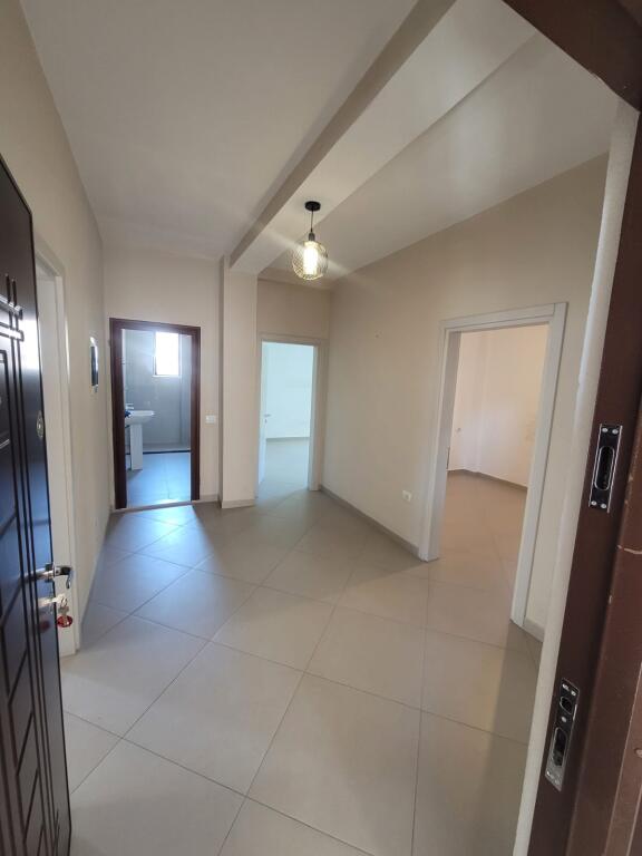 Apartament me Qira, 3+1+2 Ballkone, Rruga Bamir Topi.