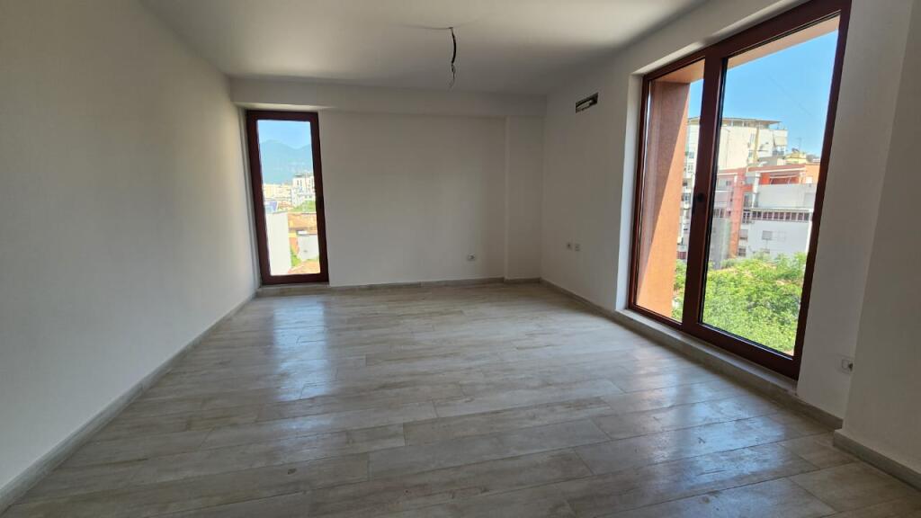 Space + parking area for offices for rent on Kavaja Street!