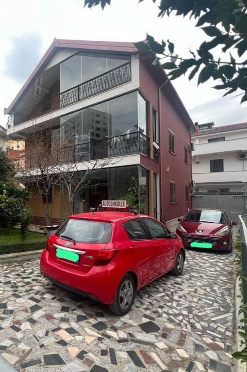 For sale a 3-story villa in Kinostudio