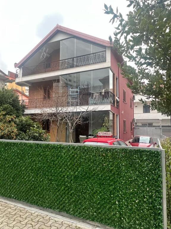 For sale a 3-story villa in Kinostudio