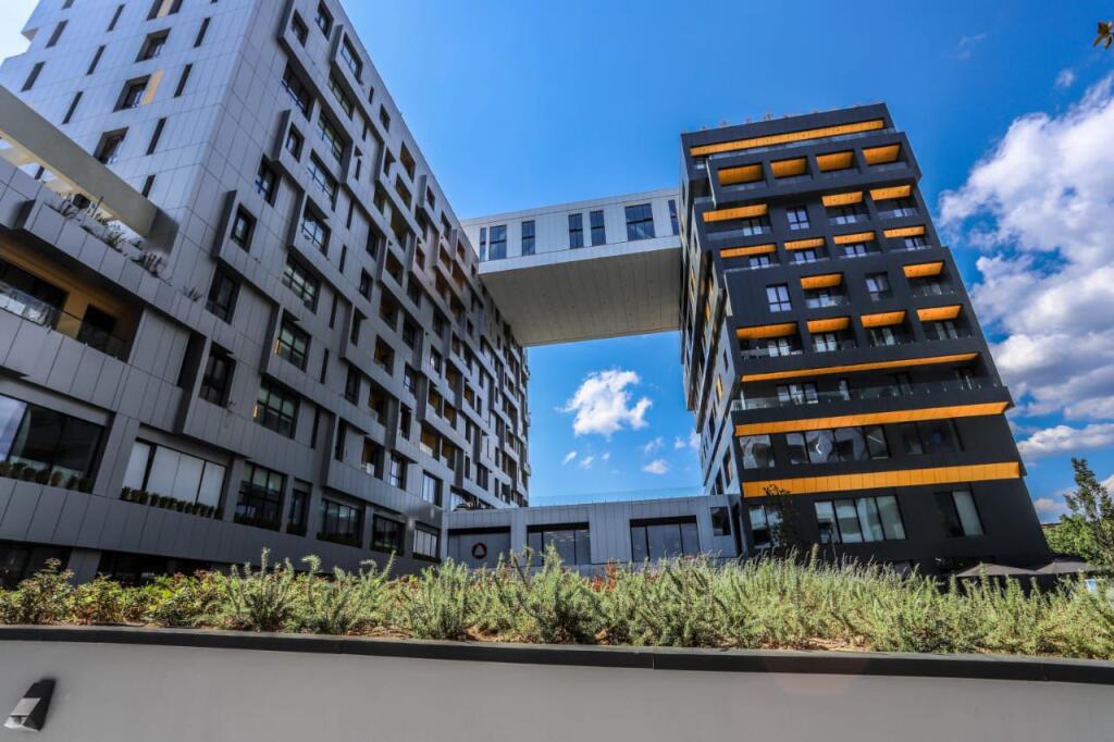 Luksoz Apartment 1+1 for rent, Square 21
