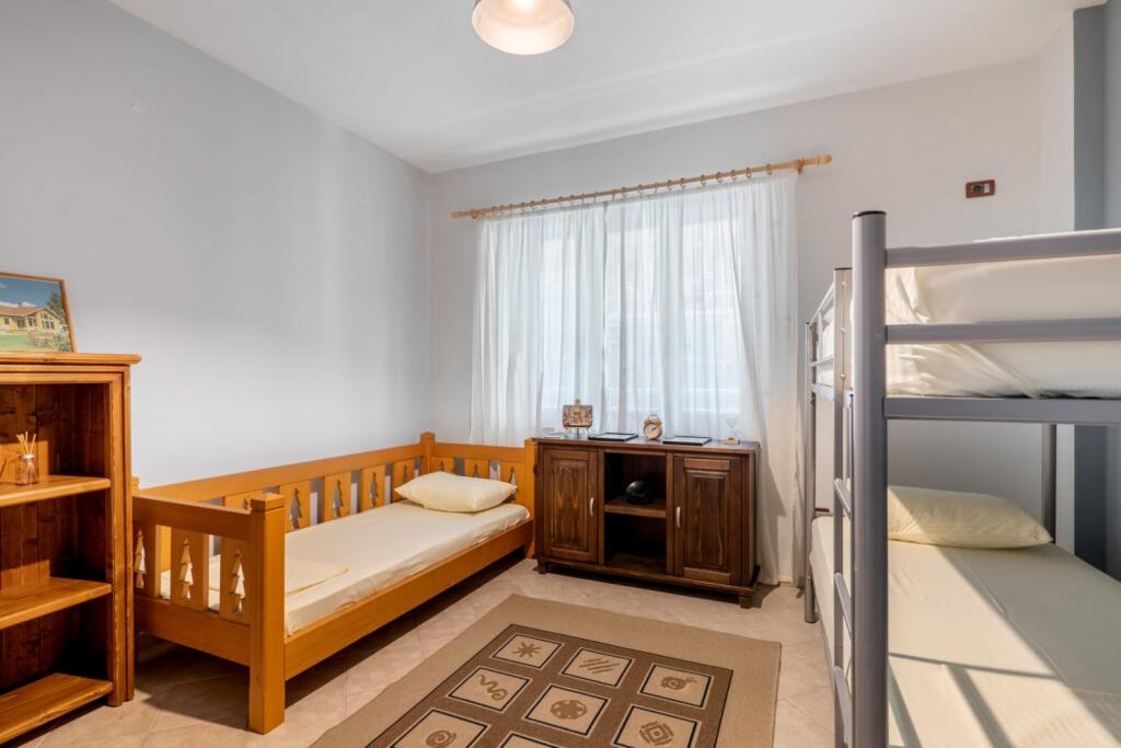 APARTMENT FOR RENT 4+1 +VERANDA BLOCK NEAR LSI