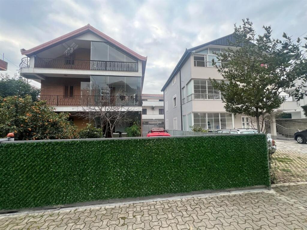 For sale a 3-story villa in Kinostudio