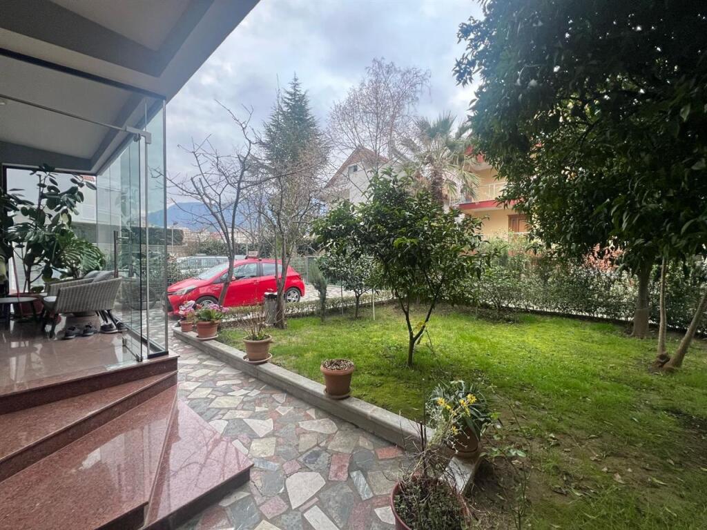 For sale a 3-story villa in Kinostudio