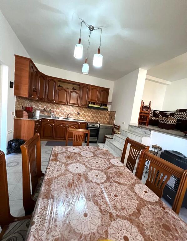 🏢Gjon Buzuku Street, a few minutes away from Viles Gold, a 3-story furnished villa is for rent.