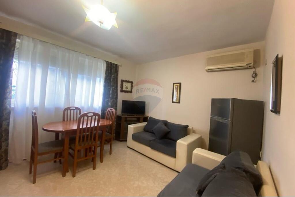 Apartament - Për Qira - Rruga Muhamet Gjollesha, Tiranë