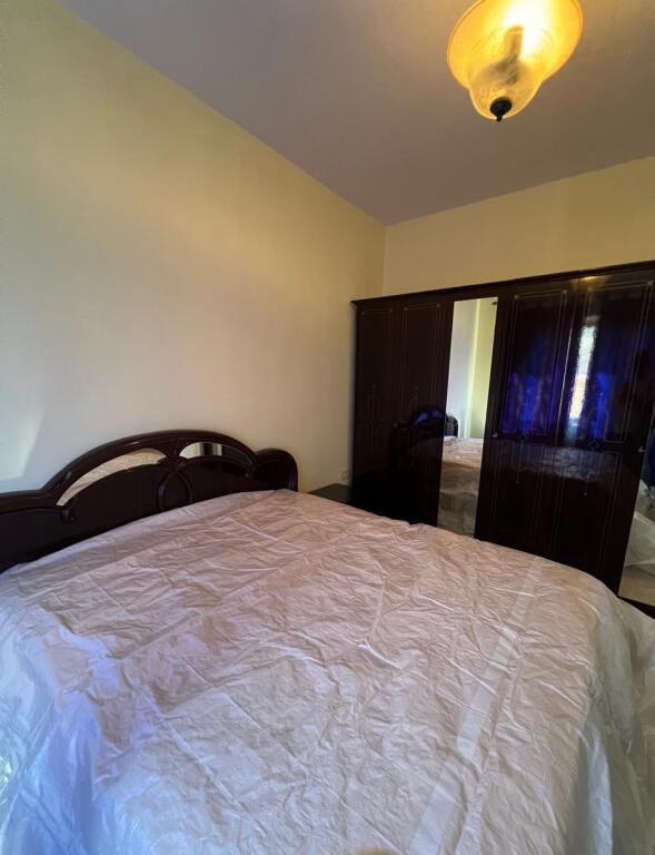🏢Gjon Buzuku Street, a few minutes away from Viles Gold, a 3-story furnished villa is for rent.