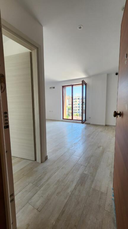 Space + parking area for offices for rent on Kavaja Street!
