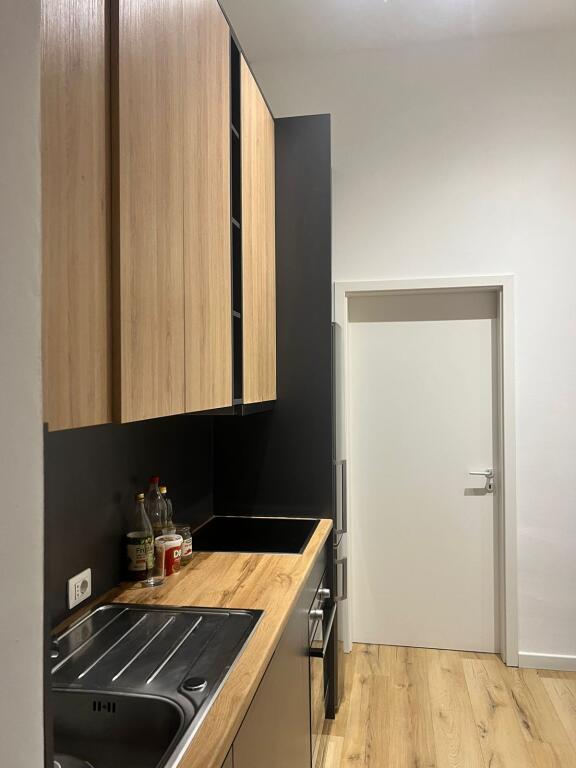 Apartament 1+1 me qira tek Kontakti