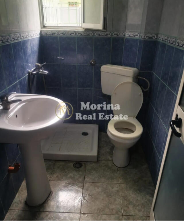 Qera pjese vile 1+1, Stacioni Trenit