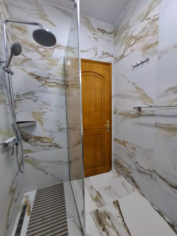 Jepet apartament 1+1 ne krah te qendres kristal
