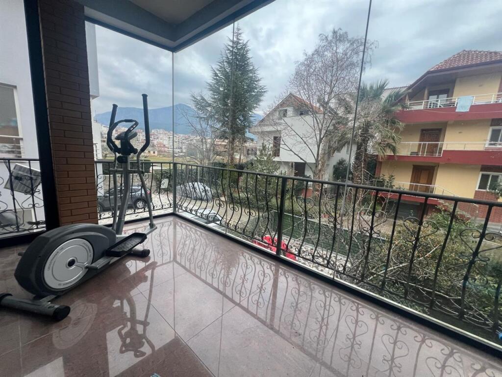 For sale a 3-story villa in Kinostudio