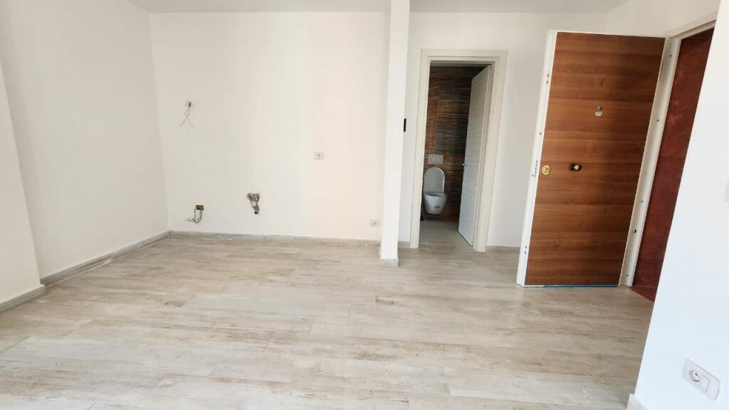 Space + parking area for offices for rent on Kavaja Street!