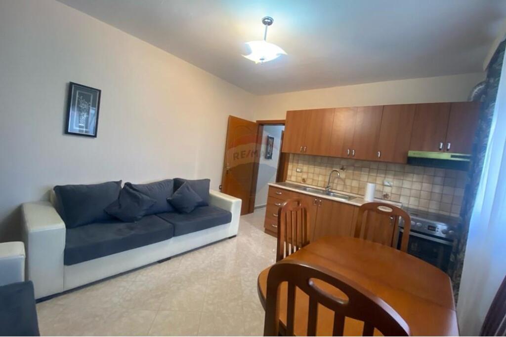 Apartament - Për Qira - Rruga Muhamet Gjollesha, Tiranë