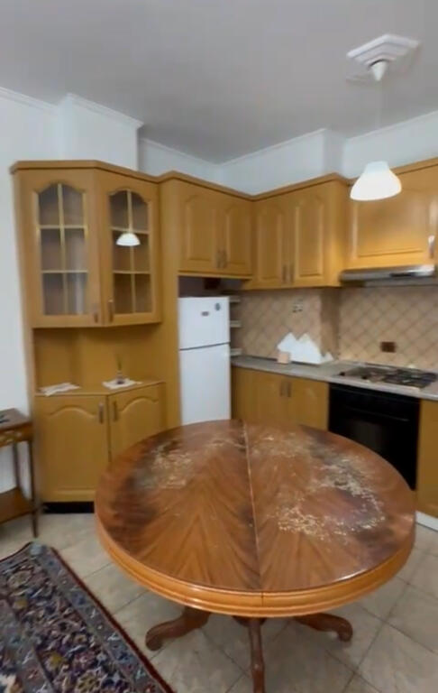 Jepet apartament 2+1 me qera per zyra ne bllok tek vodafoni