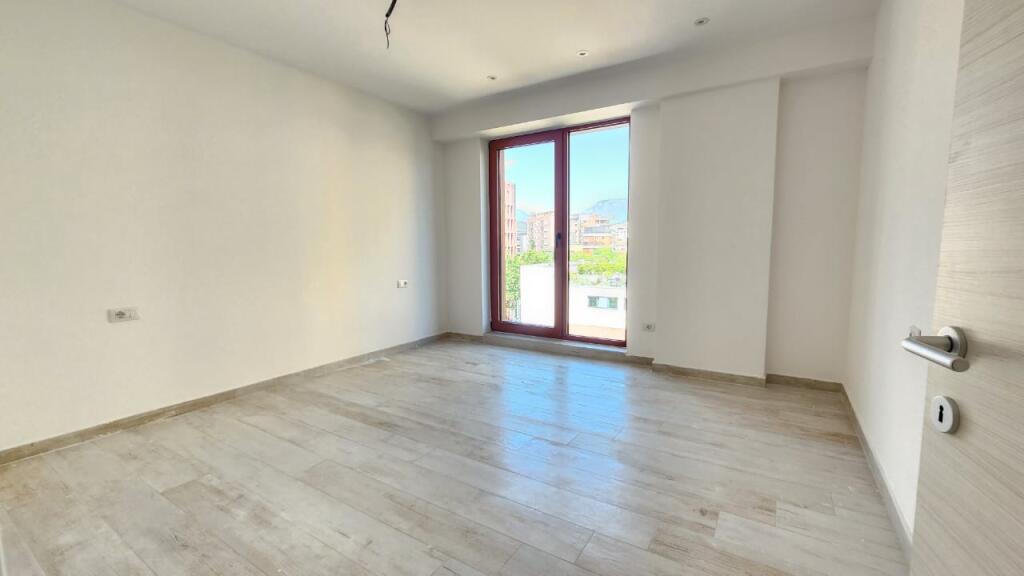 Space + parking area for offices for rent on Kavaja Street!