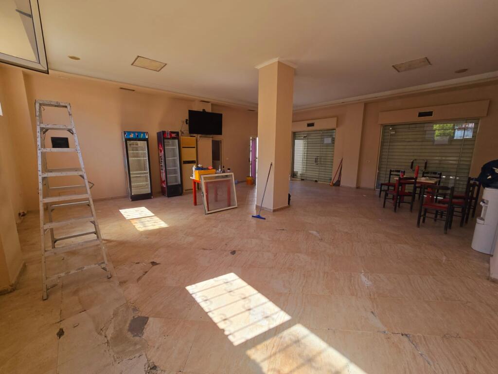 AMBJENT BIZNESI ME QERA BUZE RRUGËS TEK KRYQI I KUQ DURRES
