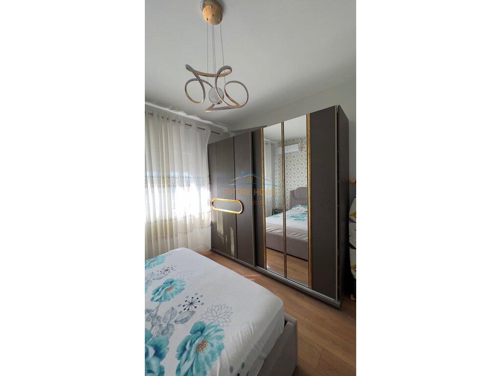 Shitet, Apartament 2+1, Porcelan, Tirane.