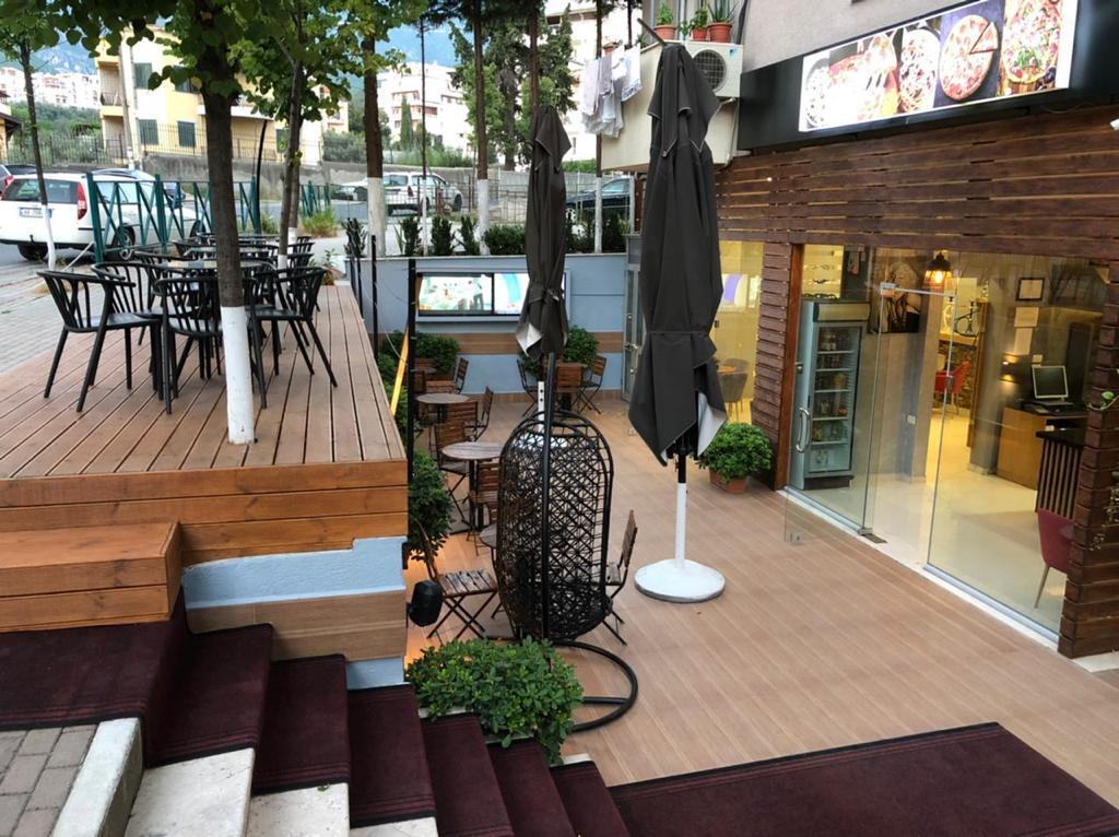 Bar-Caffè | Pizzeria | Fast Food in Affitto. Asse stradale Buz, FRESK 650 E