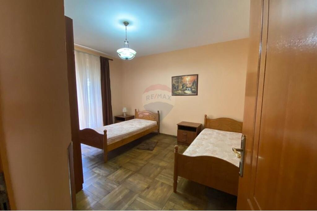 Apartament - Për Qira - Rruga Muhamet Gjollesha, Tiranë